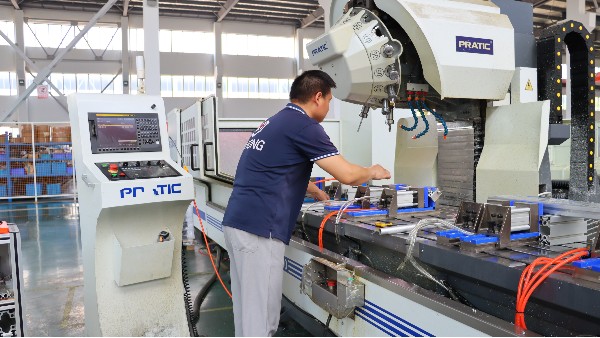 工業(yè)鋁型材數(shù)字化定制：24小時極速響應(yīng)的服務(wù)革新 | 澳宏鋁業(yè)